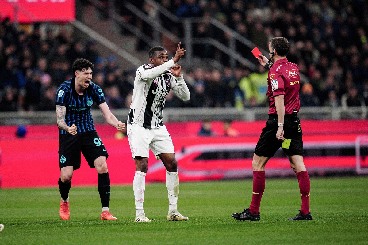 Juventus' Pierre Kalulu reacts after getting a red card during the Serie A soccer match between Inter Milan and Juventus, Saturday, Feb. 14, 2026, in Milan, Italy. (Marco Alpozzi/LaPresse via AP)