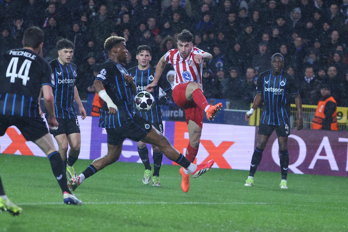 Atletico Madrid's Matteo Ruggeri, centre right, shoots the ball during the Champions League play-off first leg soccer match between Club Brugge and Atletico Madrid, in Bruges, Belgium, Wednesday, Feb. 18, 2026. (AP Photo/Omar Havana)