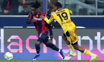 Bologna's Jonathan Rowe, left, and Udinese's Kingsley Ehizibue in action during the Serie A soccer match between Bologna and Udinese in Bologna, Italy, Monday Feb. 23, 2026. (Gianni Santandrea/LaPresse via AP)