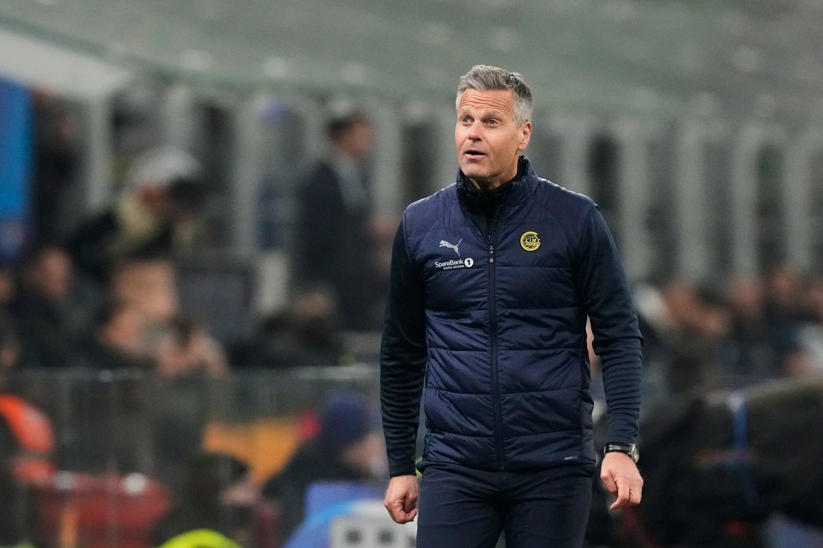 Glimt's head coach Kjetil Knutsen reacts during a Champions League playoff soccer match between Inter Milan and Bodo Glimt, at the San Siro stadium in Milan, Italy, Tuesday, Feb.24, 2026. (AP Photo/Luca Bruno)