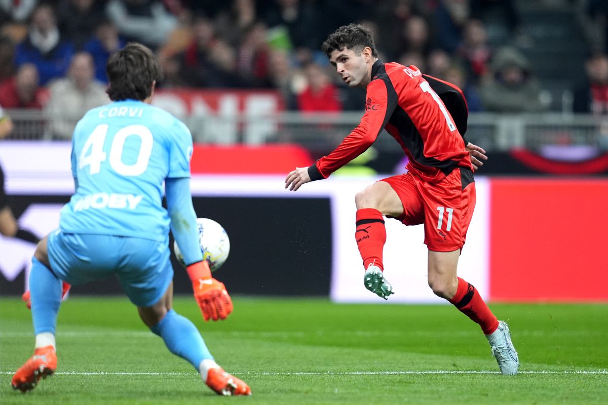 AC Milan's Christian Pulisic, right, in action during the Italian Serie A soccer match between AC Milan and Parma in Milan, Italy, Sunday, Feb. 22 , 2025. (Spada/LaPresse via AP)