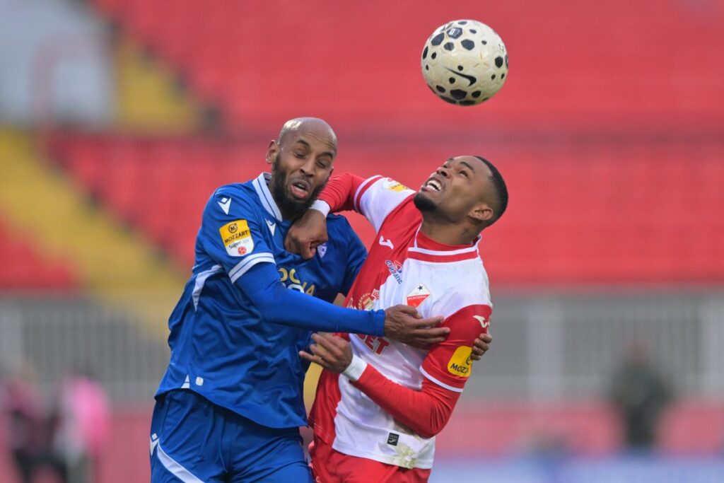 LUCAS BARROS DA CUNHA Lukas Baros da Kunja fudbaler Vojvodine Novi Sad na utakmici Superlige Prvenstva Srbije protiv ABDULSAMED AHMED ABDULLAHI Abdulsamed Ahmed Abdulahi iz Novog Pazara na stadionu Karadjordje, Novi Sad 21.02.2026. godine Foto: Mladjan Ivanovic / MN PRESS Fudbal, Novi Pazar, Superliga Prvenstvo Srbije, Vojvodina Novi Sad
