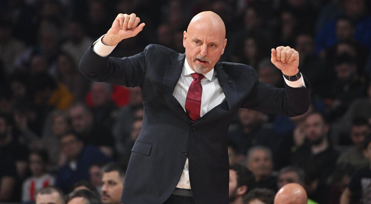 Trener Crvene zvezde na utakmici Evrolige protiv Anadolu Efesa Istanbul u hali Beogradska arena, Beograd 25.02.2026. godine Foto: Marko Metlas Kosarka, Crvena zvezda, Evroliga, Anadolu Efes Istanbul