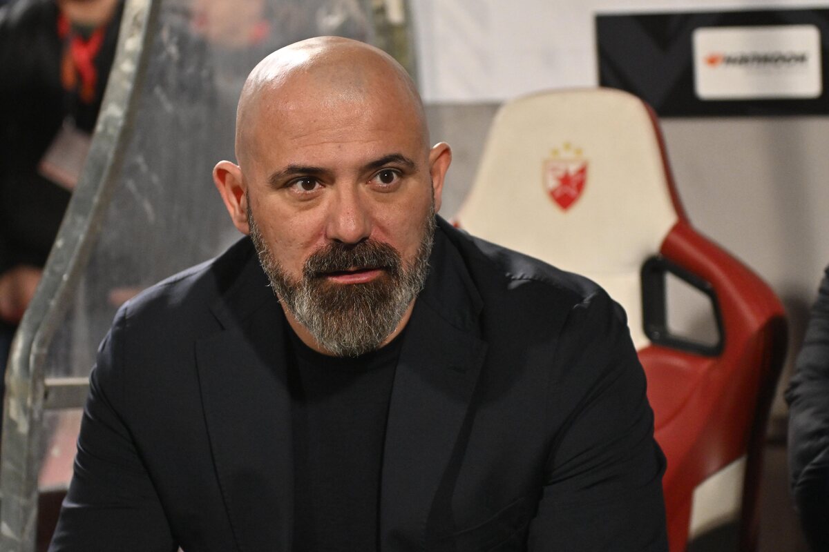 Trener Crvene zvezde na utakmici UEFA Lige Evropa protiv LOSC Lila na stadionu Rajko Mitic, Beograd 26.02.2026. godine Foto: Marko Metlas Fudbal, Crvena zvezda, UEFA Liga Evropa, LOSC Lil