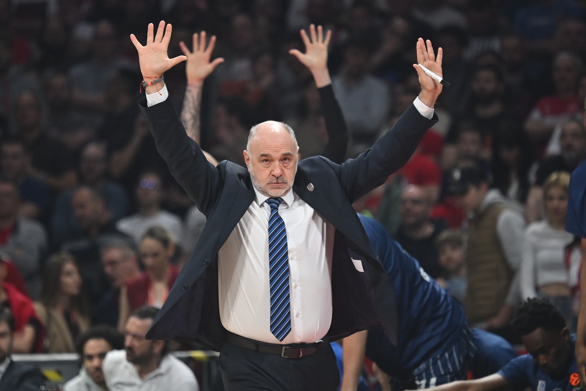 Trener Efesa na utakmici Evrolige protiv Crvene zvezde u hali Beogradska arena, Beograd 25.02.2026. godine Foto: Marko Metlas Kosarka, Crvena zvezda, Evroliga, Anadolu Efes Istanbul