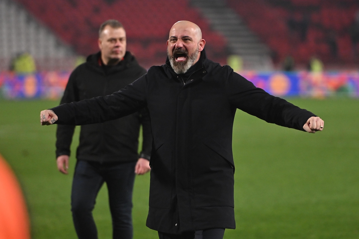 Trener Crvene zvezde na utakmici Superlige Prvenstva Srbije protiv Partizana na stadionu Rajka Mitica, Beograd, 22.02.2026. godine Foto: Marko Metlas Fudbal, Crvena zvezda, Superliga Prvenstvo Srbije, Partizan
