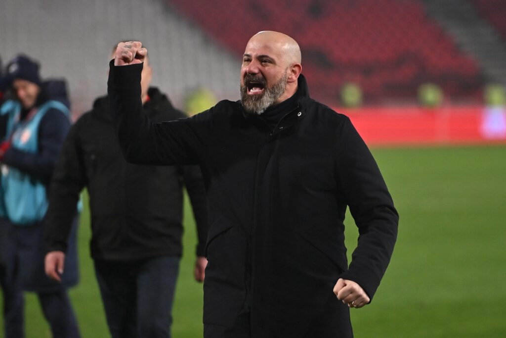 Trener Crvene zvezde na utakmici Superlige Prvenstva Srbije protiv Partizana na stadionu Rajka Mitica, Beograd, 22.02.2026. godine Foto: Marko Metlas Fudbal, Crvena zvezda, Superliga Prvenstvo Srbije, Partizan