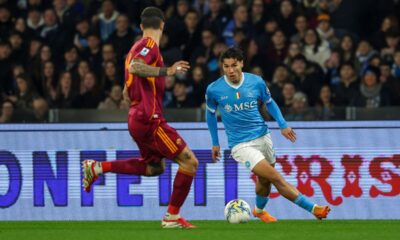 Napoli's Antonio Vergara, right, controls the ball during the Serie A soccer match between Napoli and Roma in Naples, Italy, Sunday, Feb. 15, 2026. (Alessandro Garofalo/LaPresse via AP)
