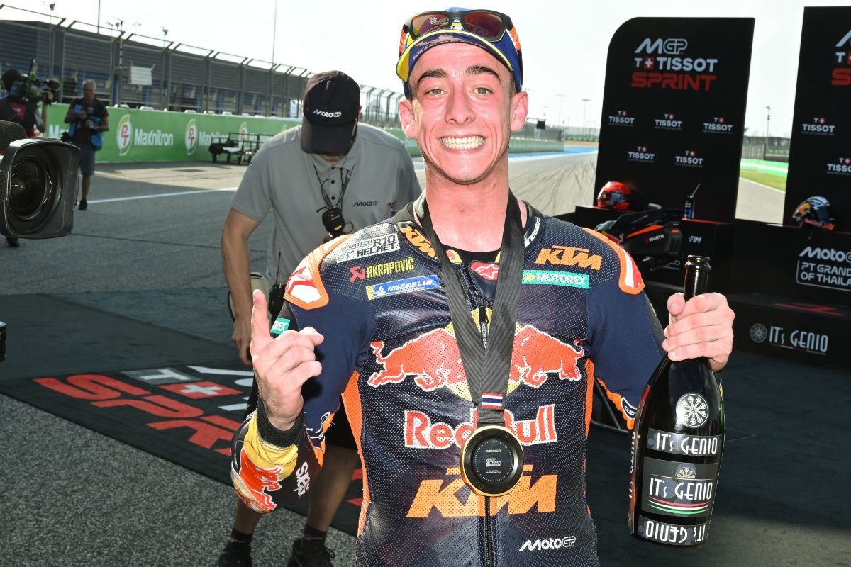 Spain's rider Pedro Acosta of Red Bull KTM Factory Racing celebrates after the MotoGP sprint race at the Chang International Circuit in Buriram,Thailand, Saturday, Feb. 28, 2026. (AP Photo/Kittinun Rodsupan)