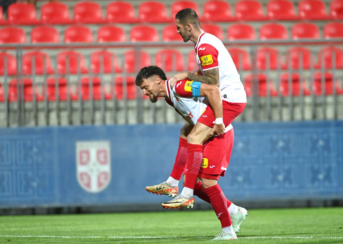ALEKSA VUKANOVIC, i NJEGOS PETROVIC, fudbaleri Vojvodine, proslavljaju gol na prvenstvenoj utakmici protiv OFK Beograda, na stadionu SC FSS. Stara Pazova, 09.08.2025. foto: Nebojsa Parausic Fudbal, OFK Beograd, Vojvodina