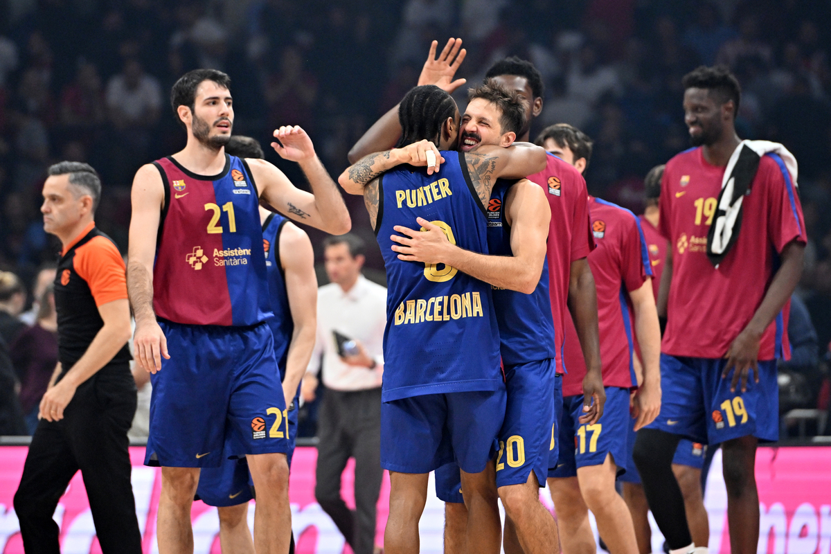 ALEX ABRINES Aleks Abrines, KEVIN PUNTER KEvin Panter, NICOLAS LAPROVITTOLA Nikolas Laprovitola kosarkasi Barselone na utakmici Evrolige protiv Crvene zvezde u hali Beogradska arena, Beograd 18.10.2024. godine Foto: Marko Metlas Kosarka, Crvena zvezda, Evroliga, Barselona