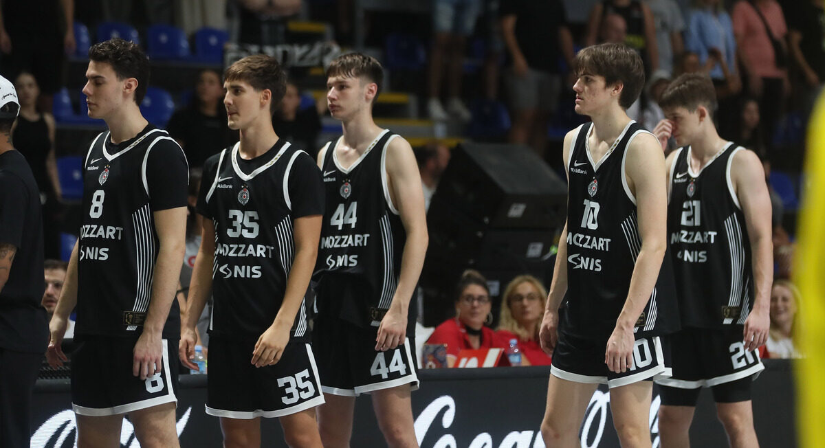 MITAR BOSNJAKOVIC, LUKAS NIKOLA BOJOVIC, UROS DANILOVIC, UROS MIJAILOVIC, DJORDJE SEKULARAC kosarkasi Partizana na utakmici Open air turnira protiv Makabija Tel Aviv u hali Aleksandar Nikolic Pionir, Beograd 13.09.2025. godine Foto: MN PRESS Kosarka, Partizan, Open air turnir, Makabi Tel Aviv