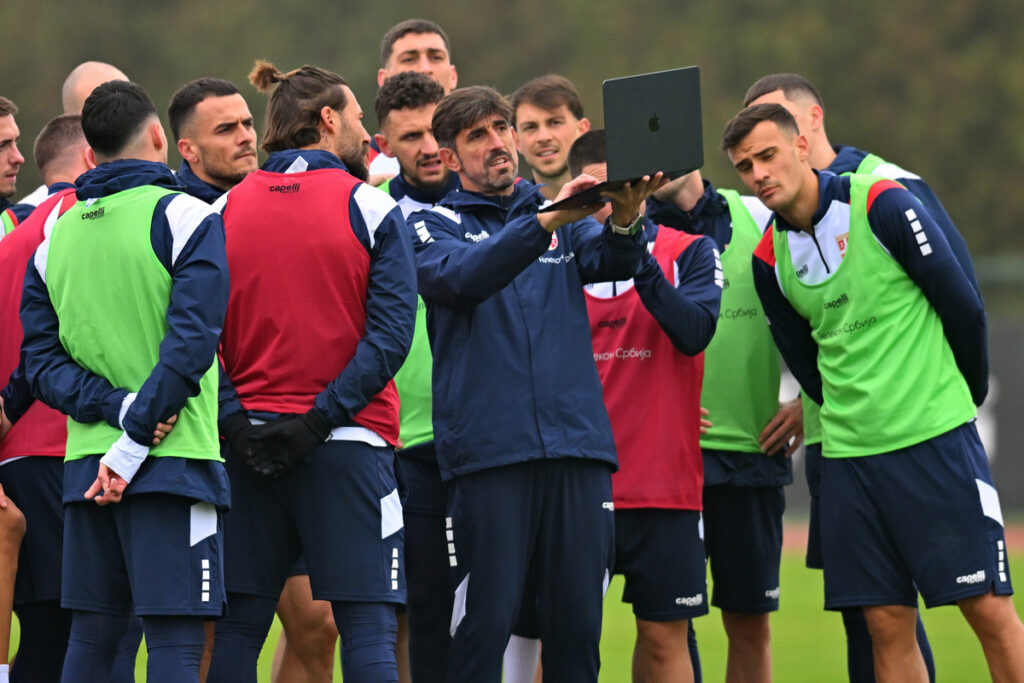 VELJKO PAUNOVIC selektor i trener fudbaleri reprezentacije Srbije trening u sportskom centru FSS, Stara Pazova 10.11.2025. godine Foto: Marko Metlas Fudbal, Srbija, Trening