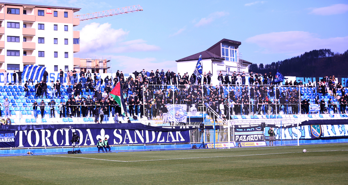 TORCIDA, navijaci fudbalera Novog Pazara, na kup utakmici protiv Crvene zvezde, na Gradskom stadionu. Novi Pazar, 05.03.2026. foto: MN Press / tdj Fudbal, Kup Srbije, Novi Pazar, Crvena zvezda