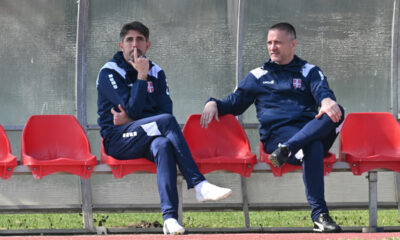 VELJKO PAUNOVIC selektor i trener i ZORAN MIRKOVIC BATA trener fudbalera reprezentacije Srbije igraci iz Superlige na trening utakmici u sportskom centru FSS, Stara Pazova 10.03.2026. godine Foto: Marko Metlas Fudbal, Srbija, Trening utakmica