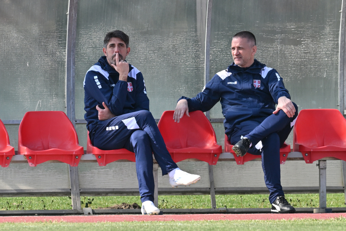 VELJKO PAUNOVIC selektor i trener i ZORAN MIRKOVIC BATA trener fudbalera reprezentacije Srbije igraci iz Superlige na trening utakmici u sportskom centru FSS, Stara Pazova 10.03.2026. godine Foto: Marko Metlas Fudbal, Srbija, Trening utakmica