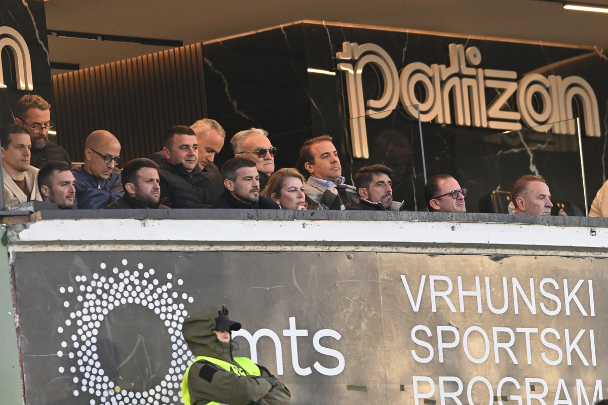 NENAD MARINKOVIC, MIRALEM SULEJMANI, DANKO LAZOVIC, MILKA FORCAN, VELJKO PAUNOVIC selektor i trener, PREDRAG MIJATOVIC, RASIM LJAJIC predsednik fudbalera Partizana na utakmici Superlige Prvenstva Srbije protiv TSC Backa Topola na stadionu Partizana, Beograd 14.03.2026. godine Foto: Marko Metlas Fudbal, Partizan, Superliga Prvenstvo Srbije, TSC Backa Topola