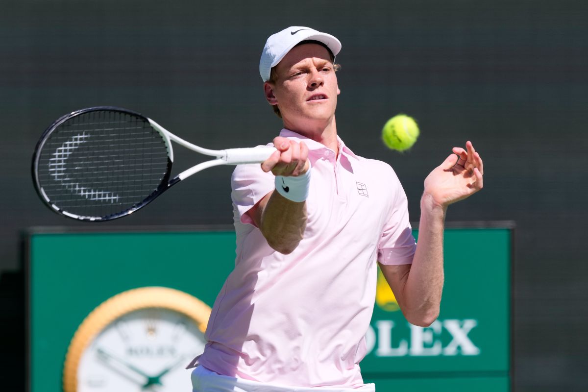 Jannik Sinner, of Italy, returns a shot against Alexander Zverev, of Germany, during a semifinal match at the BNP Paribas Open tennis tournament, Saturday, March 14, 2026, in Indian Wells, Calif. (AP Photo/Mark J. Terrill)