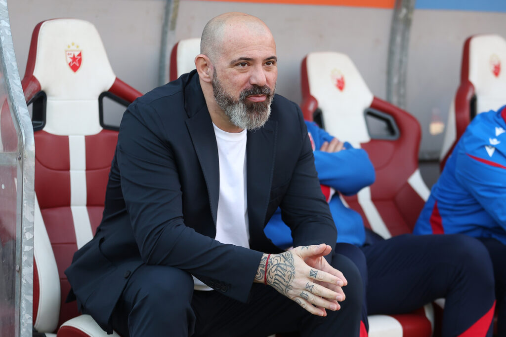 Trener Crvene Zvezde na utakmici Mocart Superlige Srbije protiv Napretka na stadionu Rajko Mitic, Beograd 08.03.2026. godine Foto: Ivica Veselinov / MN PRESS
 FUDBAL, FOOTBALL, MOZZART SUPERLIGA, CRVENA ZVEZDA, RED STAR, NATIONAL CHAMPIONSHIP, PRVENSTVO SRBIJE, NAPREDAK KRUSEVAC