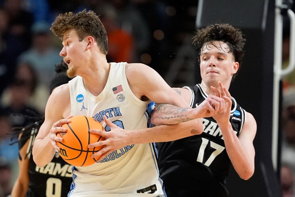 VCU forward Lazar Djokovic guards North Carolina center Henri Veesaar during the second half in the first round of the NCAA college basketball tournament, Thursday, March 19, 2026, in Greenville, S.C. (AP Photo/Chris Carlson)
