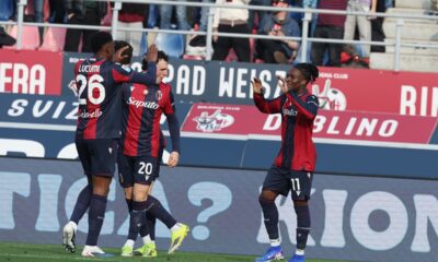 Bologna's Jonathan Rowe, right, celebrates after scoring during the Italian Serie A soccer match between Bologna and Verona in Bologna, Italy, Sunday, March 8, 2026. (Gianni Santandrea/LaPresse via AP)