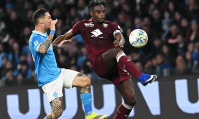 Torino's Duvan Zapata, right, and Napoli's Matteo Politano in action during the Serie A soccer match between Napoli and Torino in Naples, Italy, Friday March 6, 2026. (Alessandro Garofalo/LaPresse via AP)