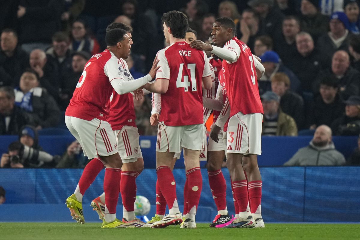 Arsenal players celebrate after a goal during the Premier League soccer match between Brighton and Arsenal in Brighton, England, Wednesday, March 4, 2026. (AP Photo/Alastair Grant)