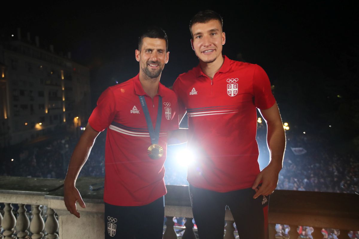 NOVAK DJOKOVIC teniser i BOGDAN BOGDANOVIC kosarkas Srbije na doceku olimpijaca Srbije na balkonu Gradske skupstine, Beograd 12.08.2024. godine Foto: Ivica Veselinov/MN press Docek, Olimpijci, Olimpijske igre, Pariz 2024, OI 2024, Balkon, Beograd, Gradska skupstina, Skupstina