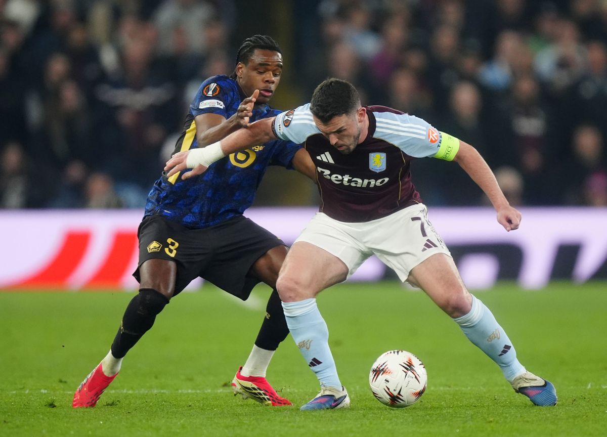 Lille's Nathan Ngoy, left, and Aston Villa's John McGinn, right, challenge for the ball during the Europa League round of sixteen second leg soccer match between Aston Villa and LOSC Lille in Birmingham, England, Thursday, March 19, 2026. (David Davies/PA via AP)