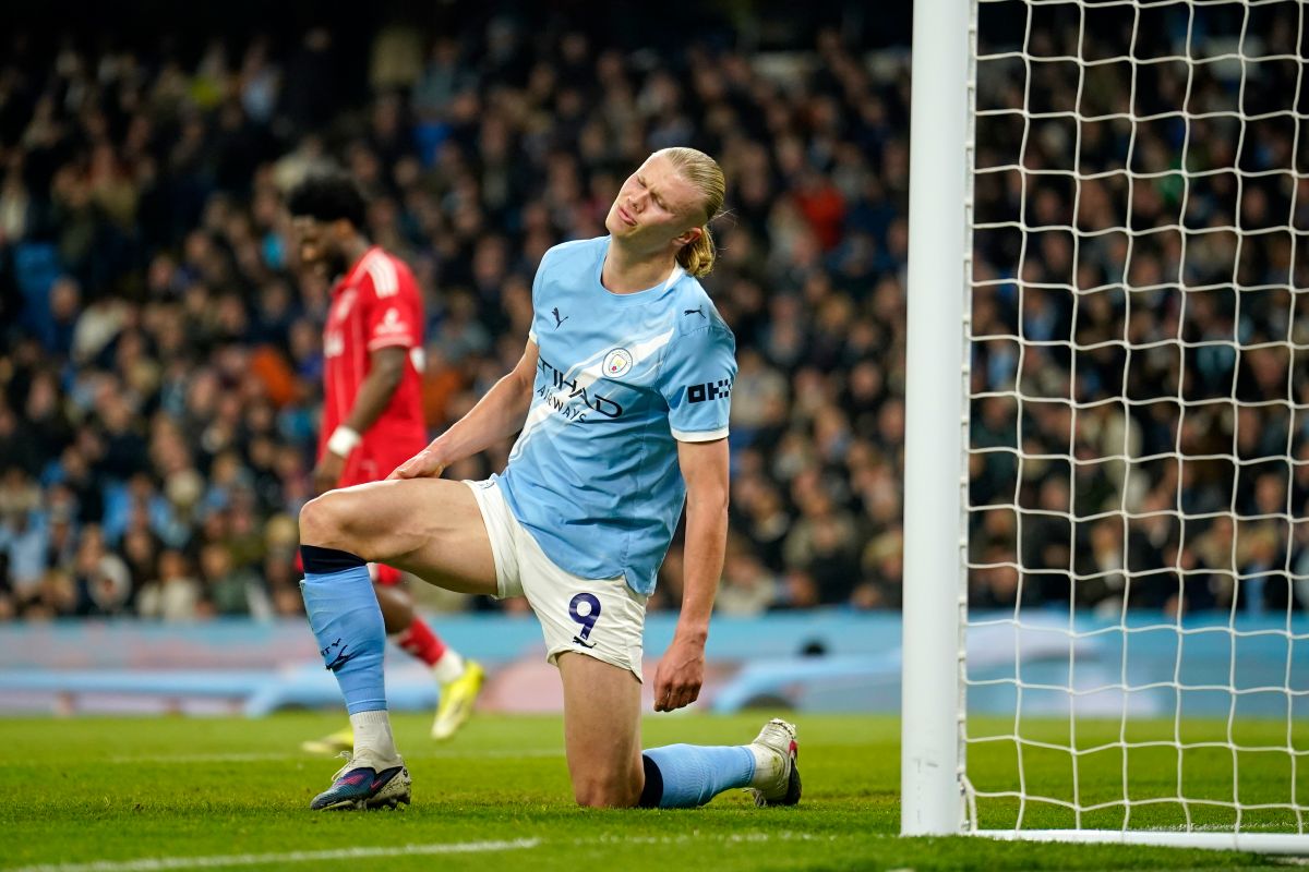 Manchester City's Erling Haaland reacts after missing a chance during the English Premier League soccer match between Manchester City and Nottingham Forest in Manchester, England, Wednesday, March 4, 2026. (AP Photo/Dave Thompson)