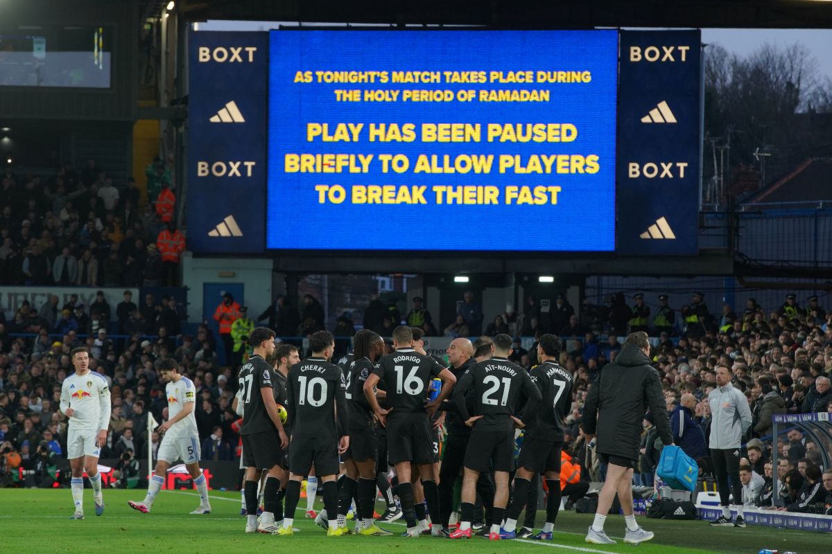 Players stand during a pause as observing Muslim players break the Ramadan fast during the Premier League soccer match between Leeds United and Manchester City in Leeds, England, Saturday, Feb. 28, 2026. (AP Photo/Ian Hodgson)