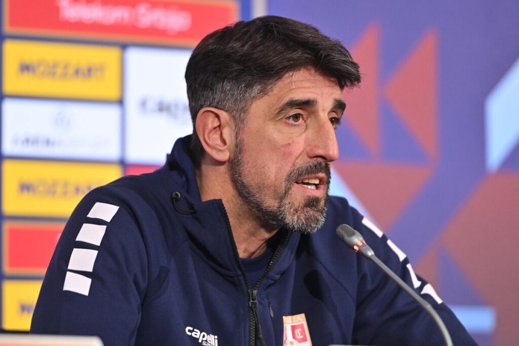 VELJKO PAUNOVIC selektor i trener fudbalera reprezentacije Srbije pres konferencija u sportskom centru FSS, Stara Pazova 30.03.2026. godine Foto: Marko Metlas
Fudbal, Srbija, Pres konferencija