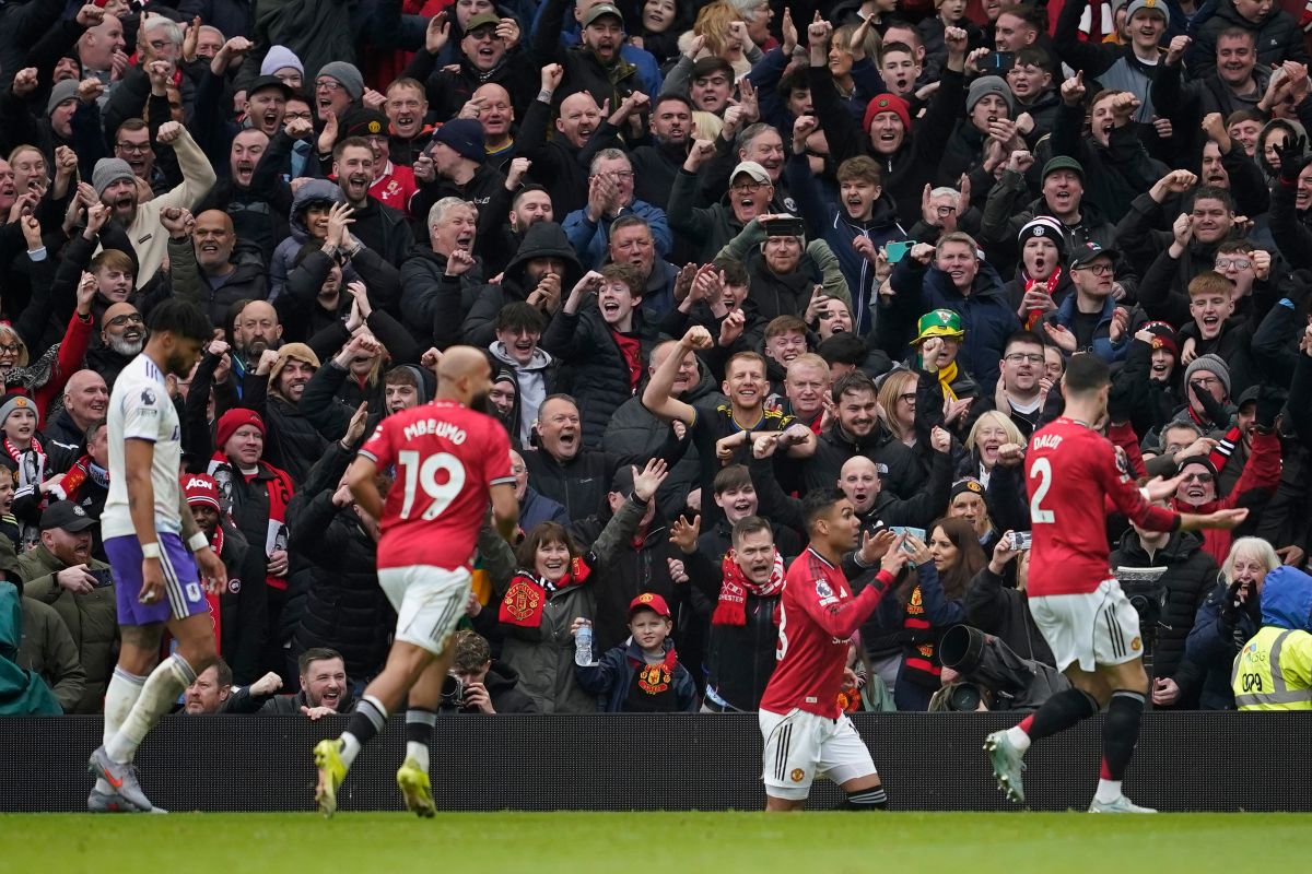 Manchester United's Casemiro, center, celebrates after a goal during the Premiier League soccer match between Manchester United and Aston Villa in Manchester, England, Sunday, March 15, 2026. (AP Photo/Dave Thompson)