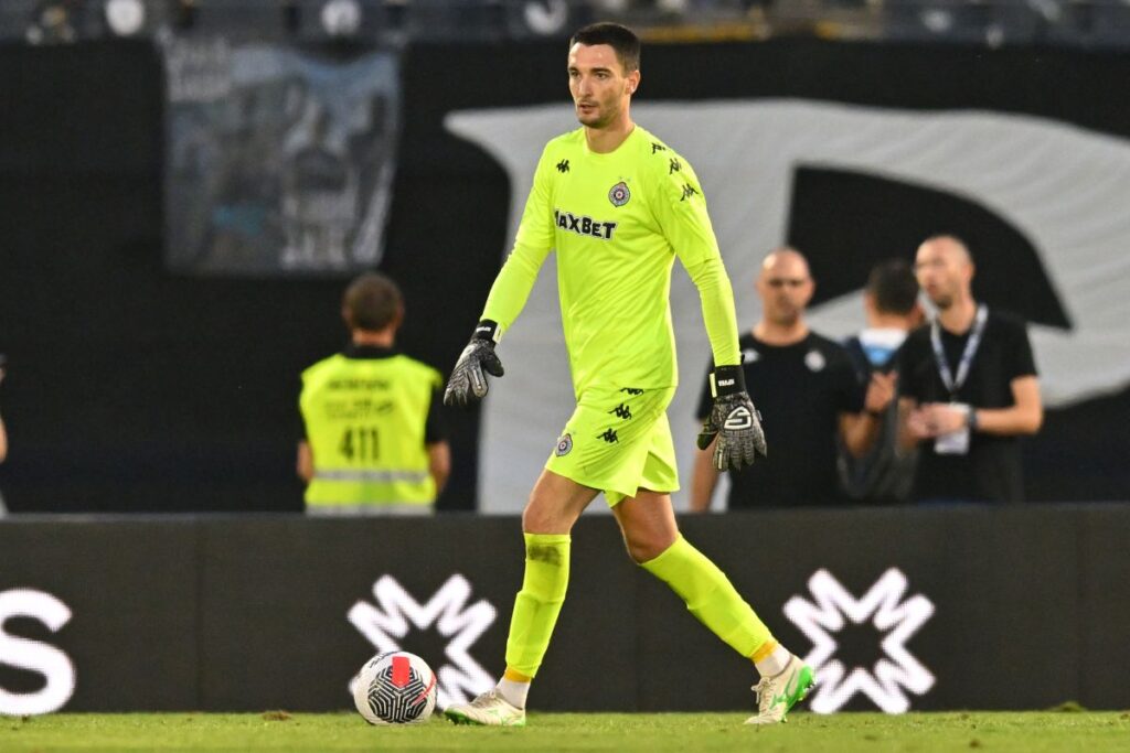 MILOS KRUNIC golman fudbalera Partizana na utakmici Superlige Prvenstva Srbije protiv IMT na stadionu Partizana, Beograd 18.08.2025. godine Foto: Marko Metlas Fudbal, Partizan, Superliga Prvenstvo Srbije, IMT