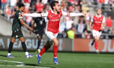 Braga's Ricardo Horta celebrates after scoring during the Europa League round of 16 second leg soccer match SC Braga and Ferencvaros TC, in Braga, Portugal, Wednesday, March 18, 2026. (AP Photo/Luis Vieira )