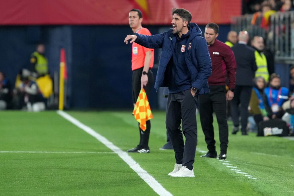 Serbia's head coach Veljko Paunovic gives instructions to his players during the international friendly soccer match between Spain and Serbia in Villarreal, Spain, Friday, March 27, 2026. (AP Photo/Alberto Saiz)