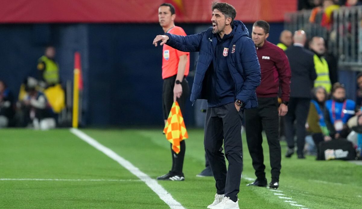 Serbia's head coach Veljko Paunovic gives instructions to his players during the international friendly soccer match between Spain and Serbia in Villarreal, Spain, Friday, March 27, 2026. (AP Photo/Alberto Saiz)
