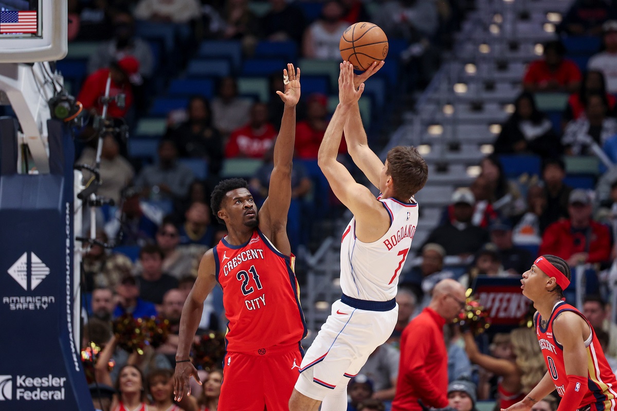 Los Angeles Clippers guard Bogdan Bogdanovic (7) shoots a jumper over New Orleans Pelicans center Yves Missi (21) in the second half of an NBA basketball game in New Orleans, Thursday, March 19, 2026. (AP Photo/Peter Forest)