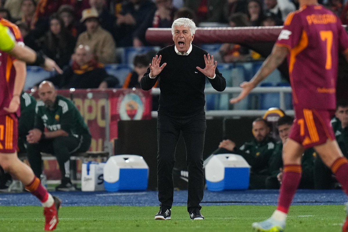Roma's head coach Gian Piero Gasperini reacts during a Seria A soccer match between Roma and Pisa n Rome, Italy, Friday, April 10, 2026. (AP Photo/Alessandra Tarantino)