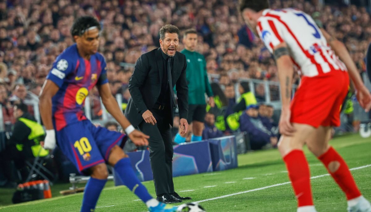 Atletico Madrid's head coach Diego Simeone, centre, reacts during the Champions League quarterfinal first leg soccer match between Barcelona and Atletico Madrid in Barcelona, Spain, Wednesday, April 8, 2026. (AP Photo/Joan Monfort)