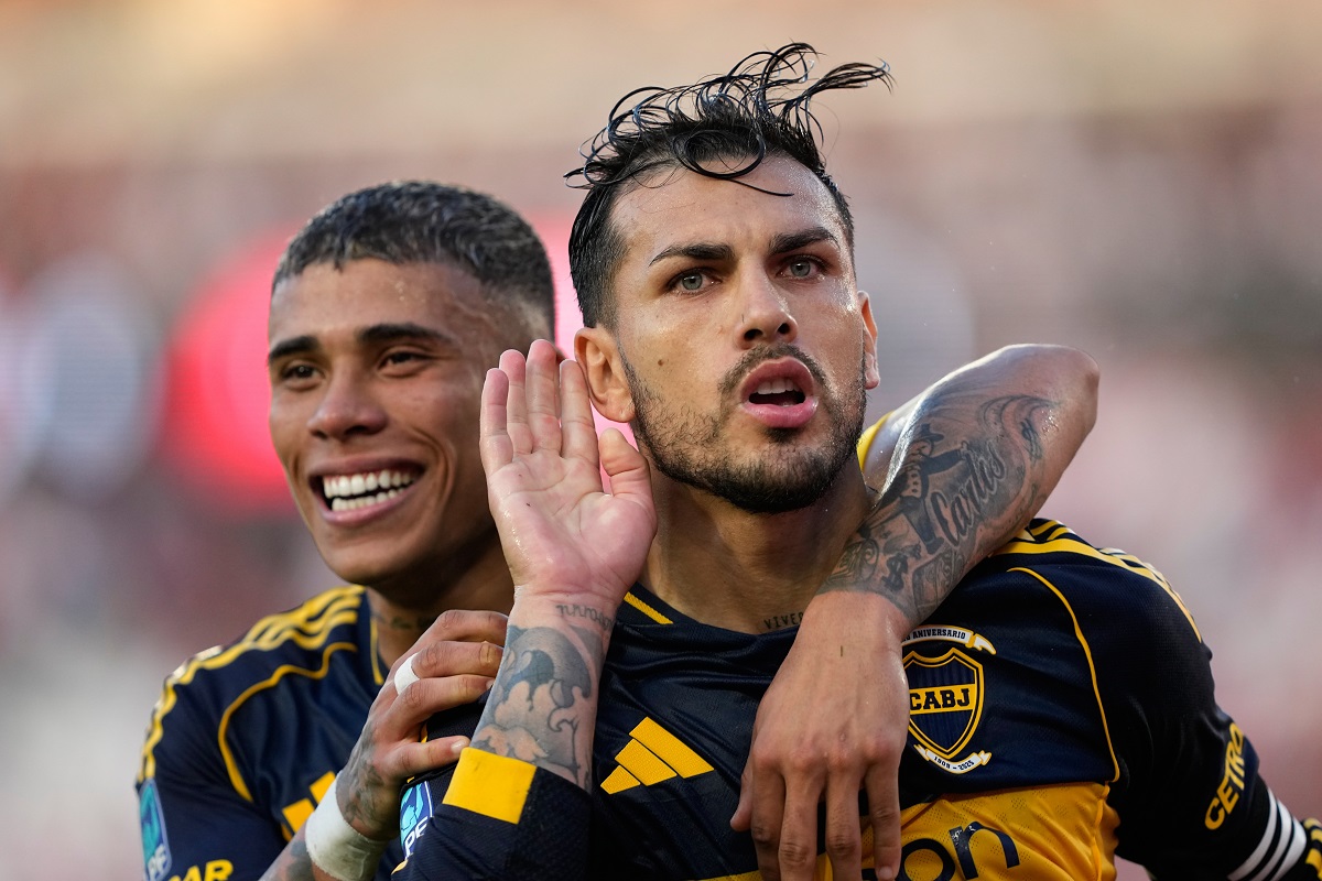 Boca Juniors' Leandro Paredes celebrates scoring from the penalty spot his side's opening goal against River Plate during an Argentine soccer league match in Buenos Aires, Argentina, Sunday, April 19, 2026. (AP Photo/Natacha Pisarenko)