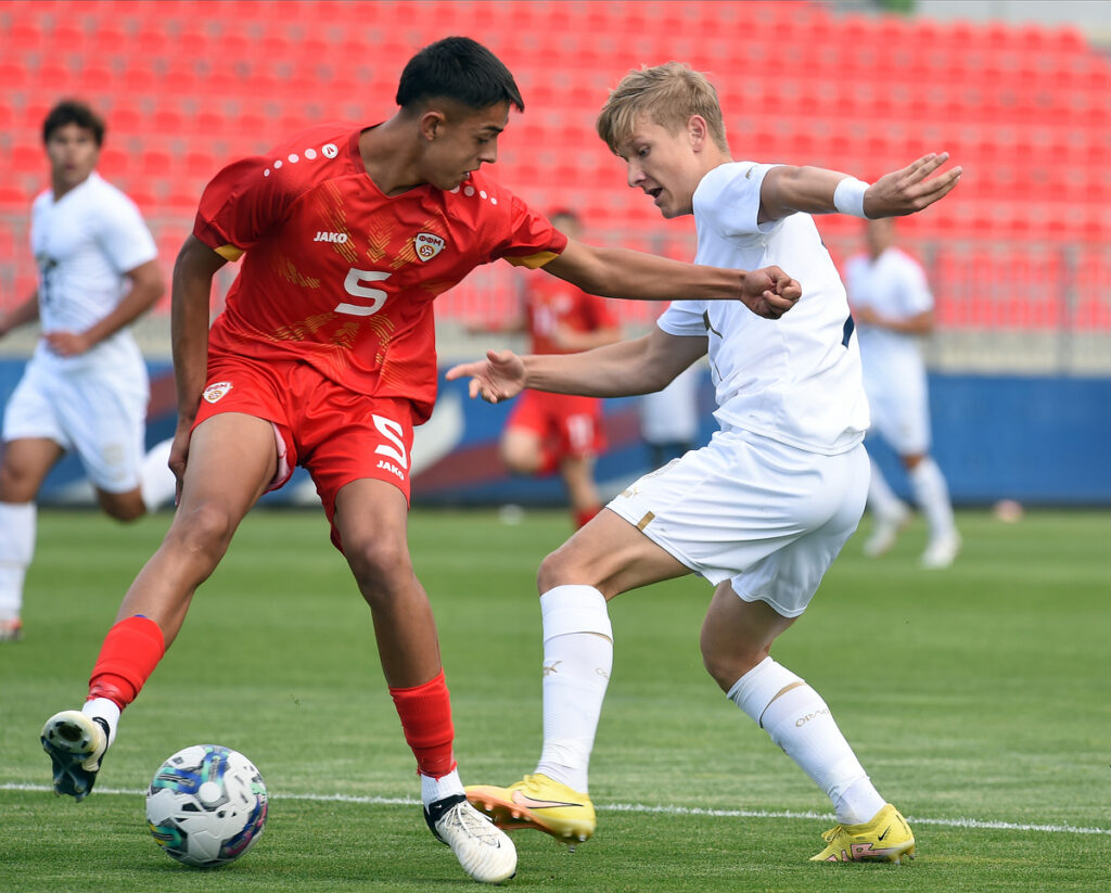VASILIJE SUBOTIC, mladi fudbaler Srbije U16, na utakmici memorijalnog turnira Miljan Miljanic, protiv Severne Makedonije, i RISTE STOILOV, u SC FSS.
Stara Pazova, 14.05.2024.
foto: Nebojsa Parausic
Fudbal, U16, Srbija, Severna Makedonija