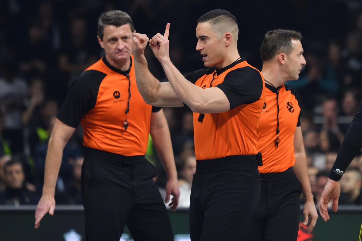 MEHGDI DIFALLAH Mehdi Difala sudija kosarkasi Partizana na utakmici Evrolige protiv Fenerbahcea Istanbul u hali Beogradska arena, Beograd 27.12.2024. godine Foto: Marko Metlas Kosarka, Partizan, Evroliga, Fenerbahce Istanbul