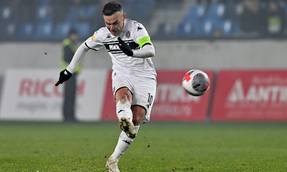 BIBARS NATCHO Bibars Natho fudbaler Partizana na utakmici Superlige Prvenstva Srbije protiv IMT na stadionu Lagator, Loznica 20.12.2025. godine Foto: Marko Metlas Fudbal, Partizan, Superliga Prvenstvo Srbije, IMT