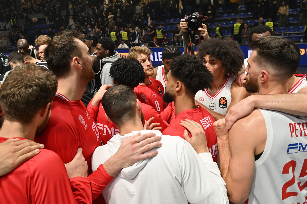 RADOST kosarkasa Olimpijakosa Pirej na utakmici Evrolige protiv Partizana u hali Aleksandar Nikolic Pionir, Beograd 14.01.2026. godine Foto: Marko Metlas Kosarka, Partizan, Evroliga, Olimpijakos Pirej