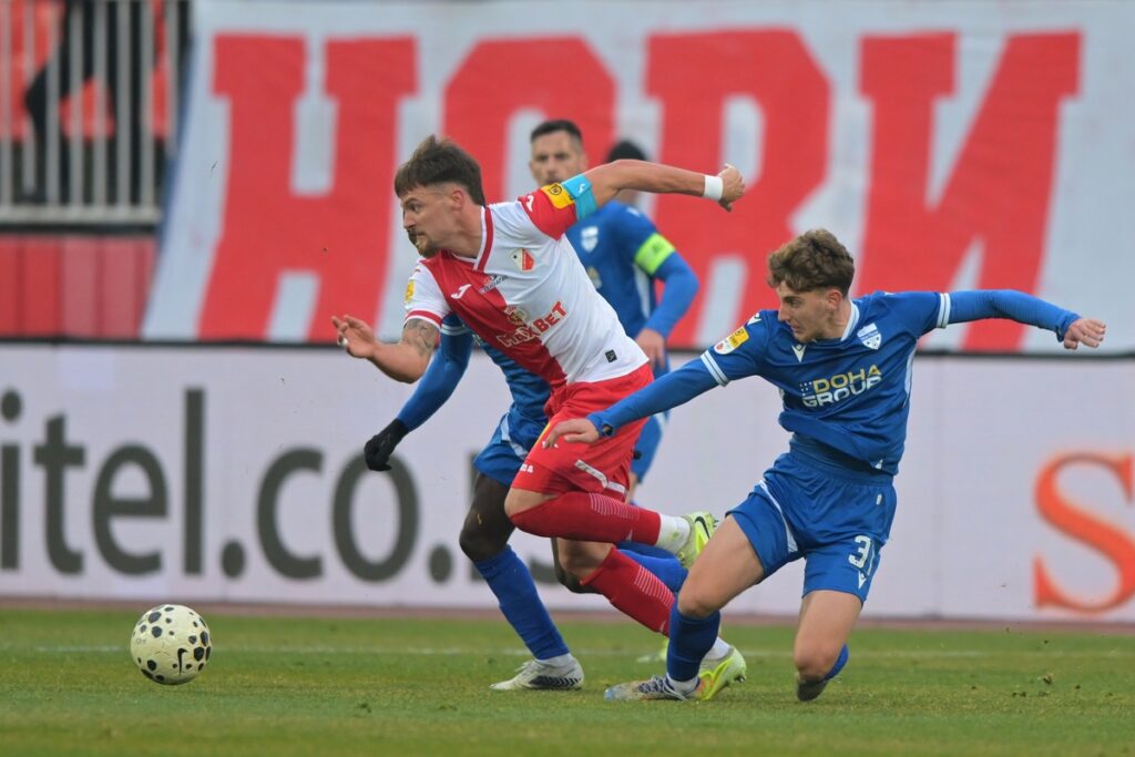 NJEGOS PETROVIC fudbaler Vojvodine Novi Sad na utakmici Superlige Prvenstva Srbije protiv ZORAN ALILOVIC iz Novog Pazara na stadionu Karadjordje, Novi Sad 21.02.2026. godine Foto: Mladjan Ivanovic / MN PRESS Fudbal, Novi Pazar, Superliga Prvenstvo Srbije, Vojvodina Novi Sad