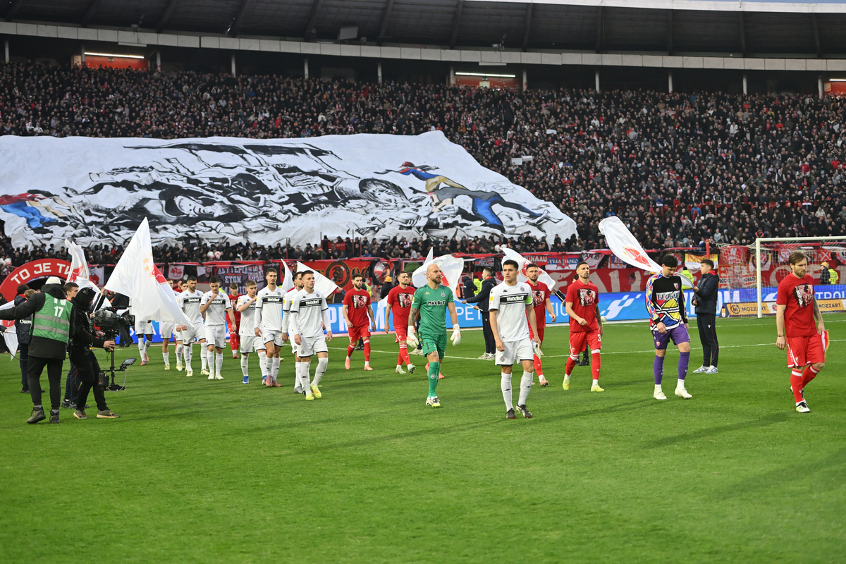 DELIJE navijaci fudbalera Crvene zvezde na utakmici Superlige Prvenstva Srbije protiv Partizana na stadionu Rajka Mitica, Beograd, 22.02.2026. godine Foto: Marko Metlas Fudbal, Crvena zvezda, Superliga Prvenstvo Srbije, Partizan