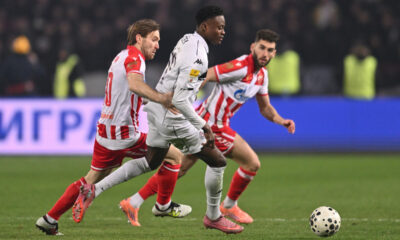 DEMBA SECK Demba Sek fudbaler Partizana na utakmici Superlige Prvenstva Srbije protiv ALEKSANDAR KATAI i NAYAIR TIKNIZYAN Najair Tiknizjan iz Crvene zvezde na stadionu Rajka Mitica, Beograd, 22.02.2026. godine Foto: Marko Metlas Fudbal, Crvena zvezda, Superliga Prvenstvo Srbije, Partizan