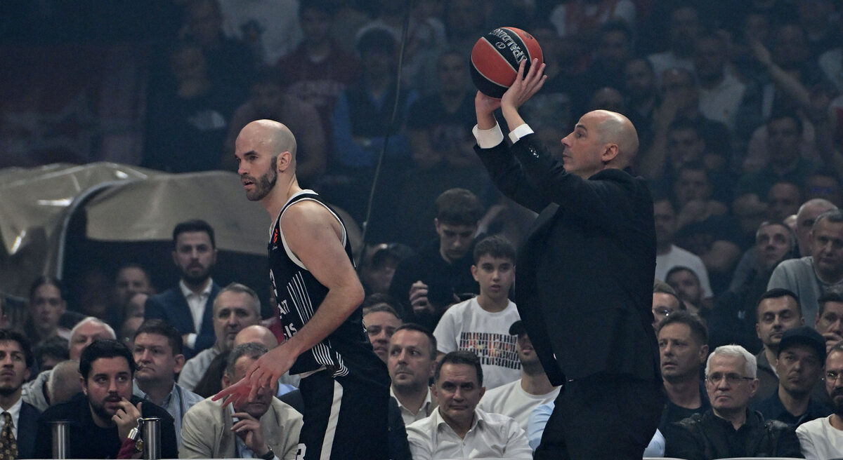 JOAN PENARROYA Djoan Penjaroja trener kosarkasa Partizana na utakmici Evrolige protiv Crvene zvezde u hali Beogradska arena, Beograd 02.04.2026. godine Foto: Marko Metlas Kosarka, Crvena zvezda, Evroliga, Partizan