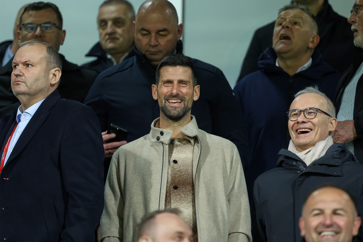 Novak Đoković na utakmici Bosna i Hercegovina - Italija Tennis star Novak Djokovic takes his place in the stands for the World Cup qualifying playoff final soccer match between Bosnia and Italy in Zenica, Bosnia, Tuesday, March 31, 2026. (AP Photo/Armin Durgut)